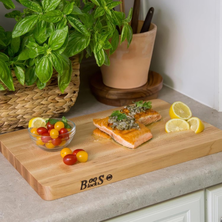 John Boos Boos Block Chop-N-Slice Series Reversible Wood Cutting Board with Eased Corners, 1.25-Inch Thickness, 18 x 12 x 1 1/4, Maple